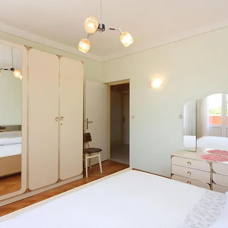 Apartment 4972b Kampor